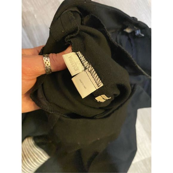 Ann Taylor Button Straight Leg Front-Pleat Black Dress Pants, Size 6 - Picture 4 of 9